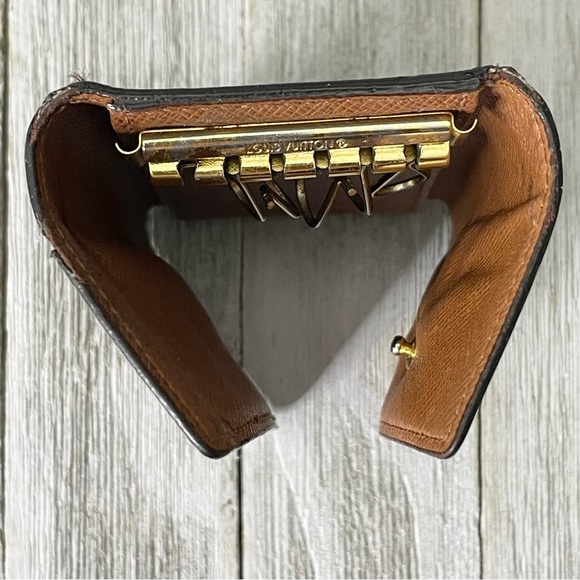 LOUIS VUITTON Vintage Monogram 6 Key Holder - Picture 4 of 10